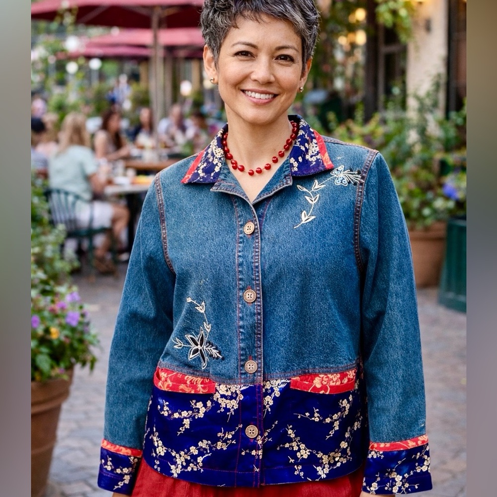 Chico's Asian Inspired Denim Jacket w/Embroidered Satin Trim Size 6